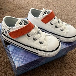 Size 7c converse Disney Edition